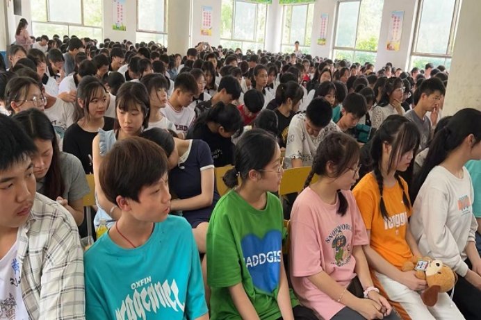 玉田初級(jí)中學(xué)舉行“三防”主題法制教育講座