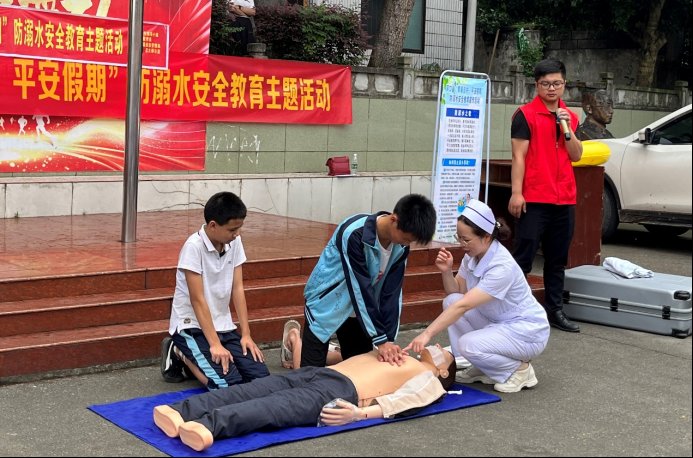 洞口縣管竹中學開展“青春自護·平安假期”防溺水安全教育運動