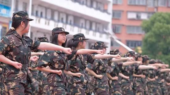 “同心共筑強國夢——國防教育進校園”運動走進大祥一中