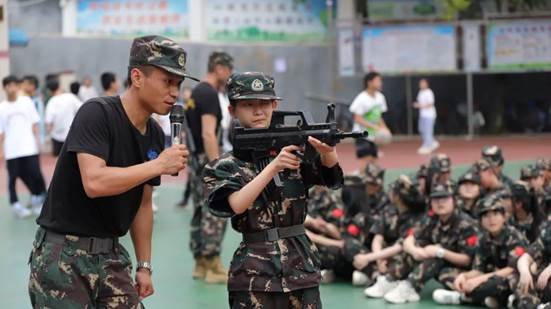 “同心共筑強國夢——國防教育進校園”運動走進大祥一中