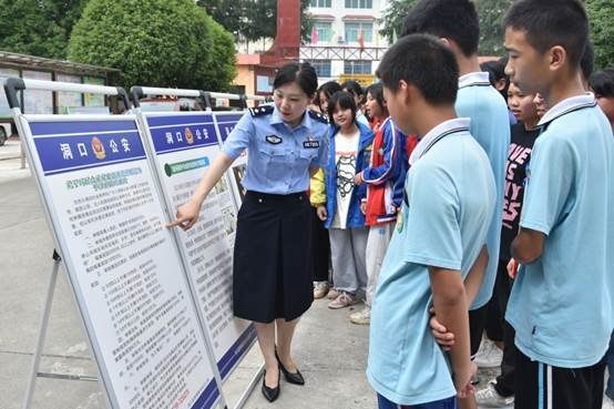 洞口縣花古中學(xué)開展“全民禁毒宣傳月進(jìn)校園”運(yùn)動(dòng)