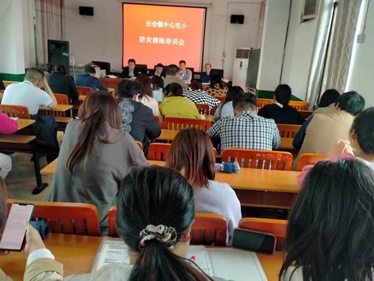 大手牽小手，安全伴我走——邵陽縣白倉鎮(zhèn)中間完小消防應(yīng)急疏散演練運動