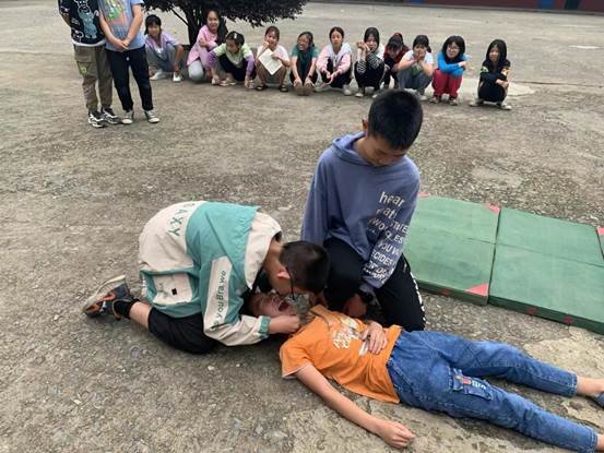 “保護(hù)生命，闊別溺水”高沙鎮(zhèn)月英完小防溺水演練運(yùn)動(dòng)