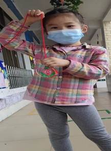 新寧縣清江橋鄉(xiāng)中間幼兒園開展“端午節(jié)”手工制作運動