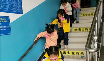 黨建引領(lǐng)筑安全——楊田蘋果幼兒園開展安全應(yīng)急演練