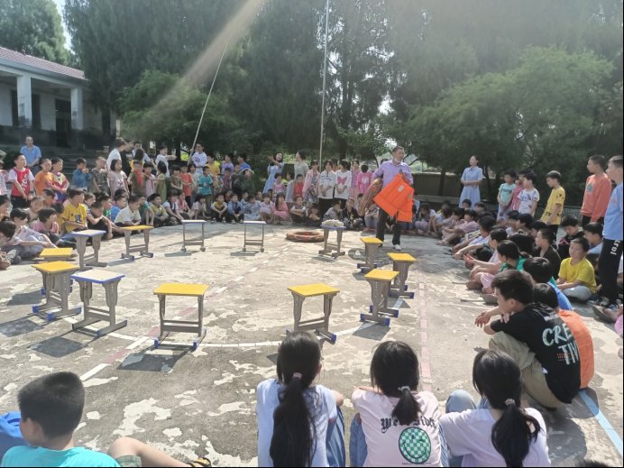 洞口縣山門鎮(zhèn)毛坪完小開展防溺水應急救護演練運動