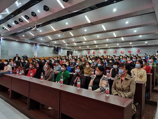 洞口四中開(kāi)展家長(zhǎng)生理健康教育專題培訓(xùn)運(yùn)動(dòng)