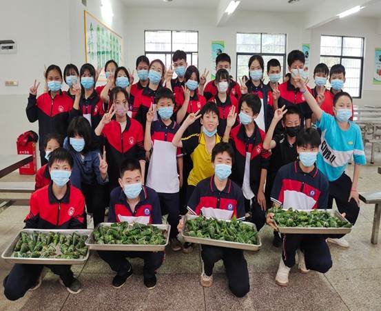 包粽飄愛(ài)意，勞動(dòng)最快樂(lè)——橫溪初級(jí)中學(xué)開(kāi)展勞動(dòng)教育實(shí)踐運(yùn)動(dòng)