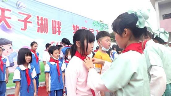 2022年邵陽縣霞塘云中間黌舍“天子湖旁，雛鷹展飛”慶六一文藝匯演順利舉行！