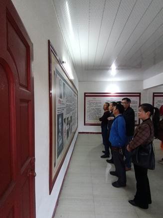 洞口縣花古中學(xué)黨員參觀唐盛紀(jì)念館