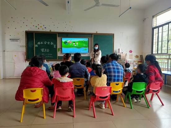 新寧縣清江橋鄉(xiāng)中間幼兒園召開防溺水安全教育家長會
