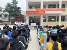 新寧縣回龍寺鎮(zhèn)軍田中學(xué)開展“保護(hù)生命 預(yù)防溺水”教育簽名運(yùn)動(dòng)