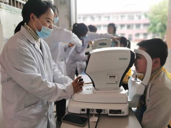 視力篩查進校園,關(guān)愛門生視力健康——武岡市紅星小學(xué)開展視力檢測運動