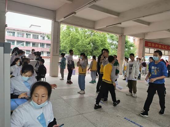 視力篩查進校園,關(guān)愛門生視力健康——武岡市紅星小學(xué)開展視力檢測運動