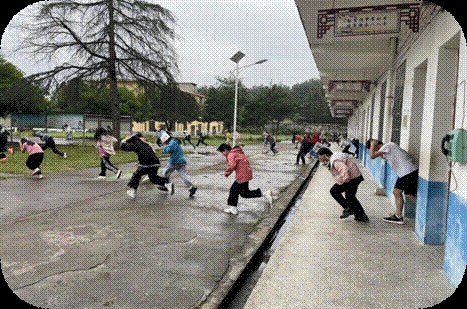 邵陽縣下花橋鎮(zhèn)雙江中學(xué)黨支部開展“防災(zāi)減災(zāi)日”安全宣傳運(yùn)動