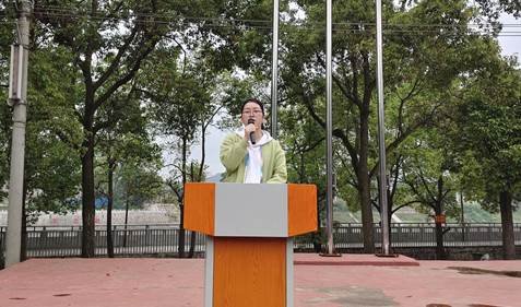 金稱市鎮(zhèn)中學(xué)期中總結(jié)贊譽(yù)大會(huì)