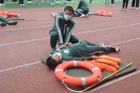 保護(hù)生命，謹(jǐn)防溺水——新寧縣第三中學(xué)開展防溺水應(yīng)急救助演練運(yùn)動(dòng)