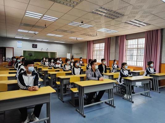 洞口四中組織團(tuán)員觀(guān)看建團(tuán)100周年大會(huì)直播