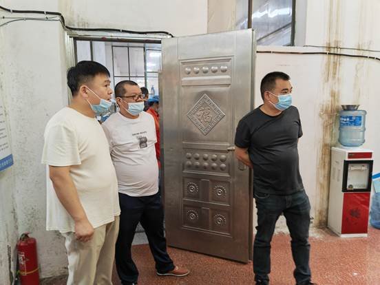 邵陽縣市場監(jiān)督管理局來塘渡口中學(xué)檢查工作