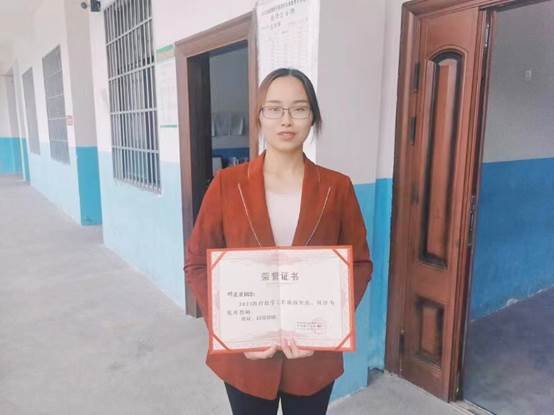 燃燒激情，釋放教育情懷——記新寧縣清江橋鄉(xiāng)良好教師鄧溢君先生