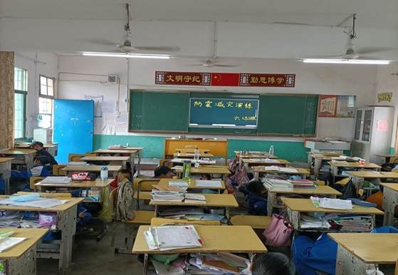 居安思危，警鐘長鳴——金稱市鎮(zhèn)中間完小開展防震減災(zāi)應(yīng)急疏散演練