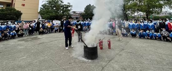 防患于未“燃”——金稱市鎮(zhèn)中間完小開展消防安全疏散演練