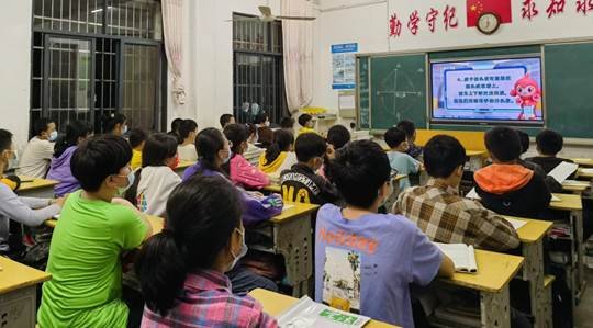 新寧縣清江橋鄉(xiāng)中間小學(xué)多行動(dòng)開(kāi)展預(yù)防溺水安全教育工作