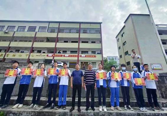 邵陽縣塘渡口中學(xué)讓文明禮儀之花開遍校園每個角落