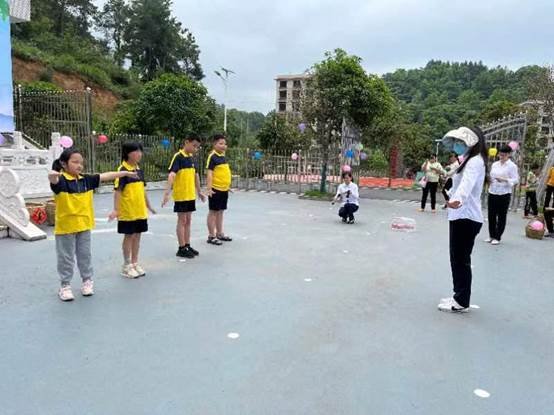 農(nóng)療康復(fù)身心健，共賞枇杷一樹(shù)金——邵陽(yáng)縣特別教育黌舍成功舉辦枇杷文化節(jié)