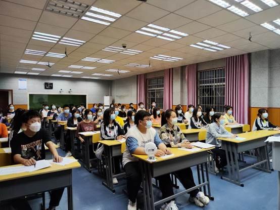 洞口四中組織開展生理委員培訓(xùn)運(yùn)動(dòng)