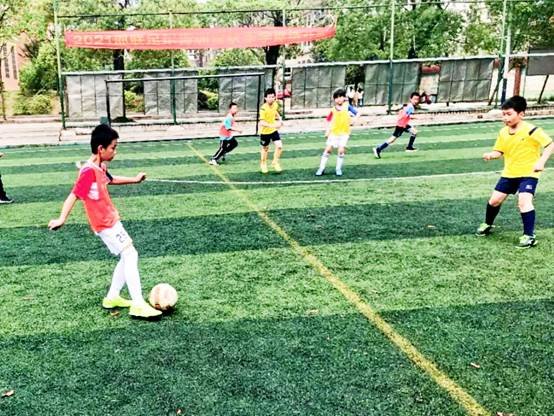 “四有”杯班級足球賽首日戰(zhàn)報‖場均8球上演進球大戰(zhàn)