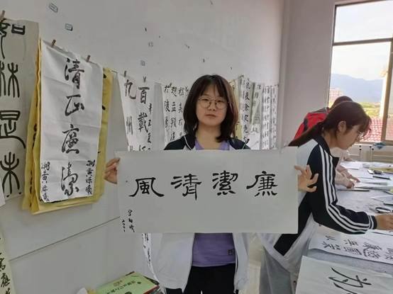 洞口四中舉辦“廉潔文化進校園”書法比賽運動