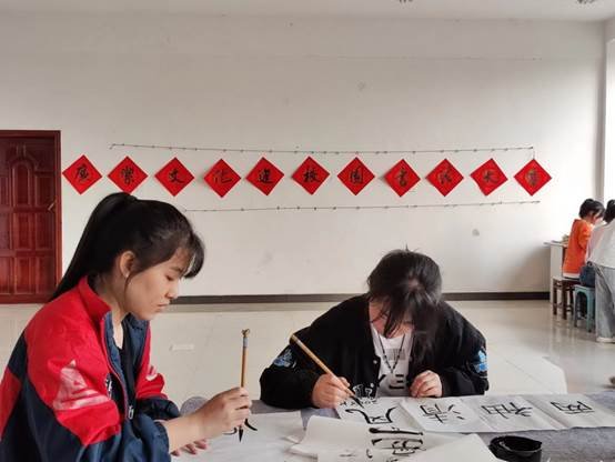 洞口四中舉辦“廉潔文化進校園”書法比賽運動