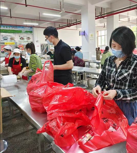 疫情之下，湘郡暖心護學(xué)