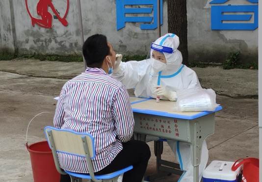 筑牢校園疫情防控堡壘——金稱市鎮(zhèn)中學開展第二次師生全員核酸檢測