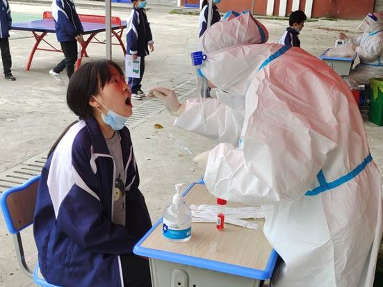 筑牢校園疫情防控堡壘——金稱市鎮(zhèn)中學開展第二次師生全員核酸檢測