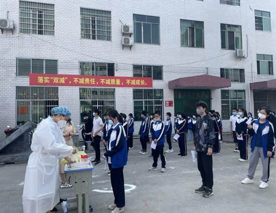 勤檢勤測防疫情，嚴管嚴控保安全——洞口縣高沙鎮(zhèn)中學開展第三次全員核酸檢測