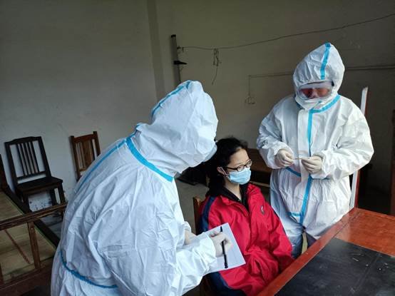 洞口縣山門鎮(zhèn)中學(xué)開展疫情防控應(yīng)急演練運(yùn)動