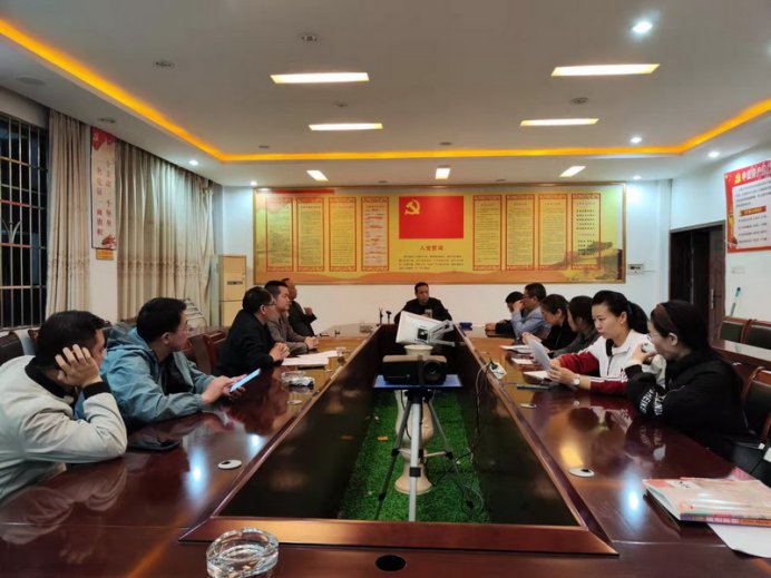 洞口四中召開第十一屆三次教代會(huì)籌備工作會(huì)議