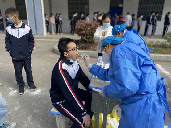 洞口縣高沙鎮(zhèn)中學開展全員核酸檢測