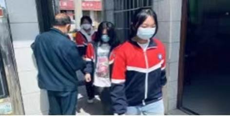 新邵縣嚴塘中學舉行疫情防控演練確保師生身體健康安全