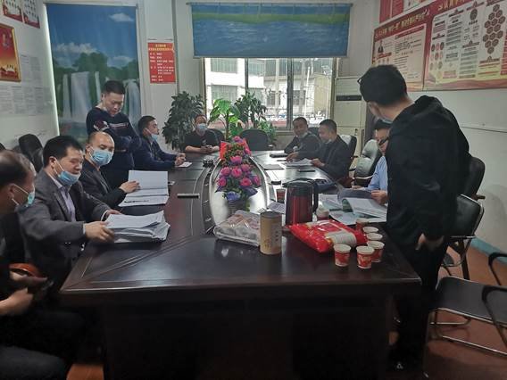 洞口縣教育局檢查組到高沙鎮(zhèn)中學(xué)檢查安全工作