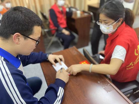 洞口縣高沙鎮(zhèn)中學(xué)舉行“洞口縣大邵公益暨高沙鎮(zhèn)中學(xué)蓼湄基金會2022春季勵學(xué)金發(fā)放儀式”