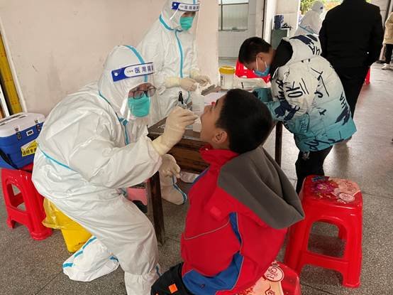 核酸檢測入校園 筑牢校園安全墻——武岡市小學開展核酸檢測常態(tài)化抽測工作