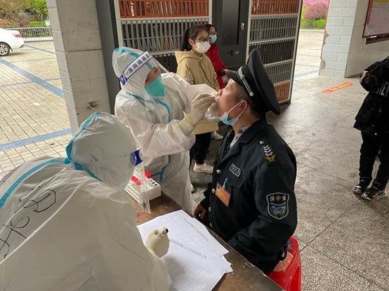核酸檢測入校園 筑牢校園安全墻——武岡市小學開展核酸檢測常態(tài)化抽測工作