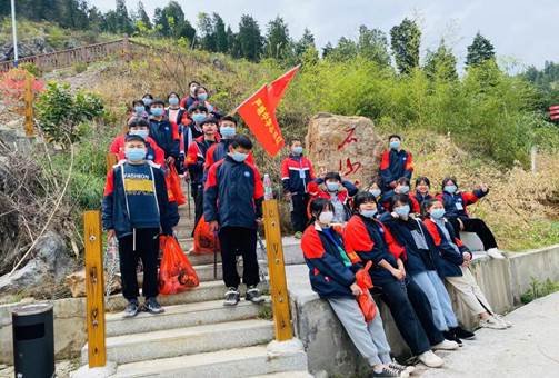 新邵縣嚴塘中學開展“學雷鋒，見舉措”自愿者服務運動