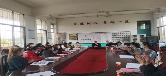 邵陽縣下花橋鎮(zhèn)中間完全小學召開膳食委員家長會