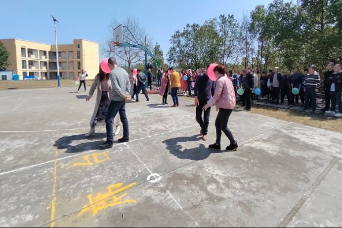 慶巾幗佳節(jié)，展靚麗風(fēng)采——玉田中學(xué)慶祝三八婦女節(jié)趣味活動(dòng)會(huì)