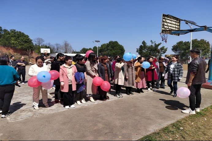 慶巾幗佳節(jié)，展靚麗風(fēng)采——玉田中學(xué)慶祝三八婦女節(jié)趣味活動(dòng)會(huì)