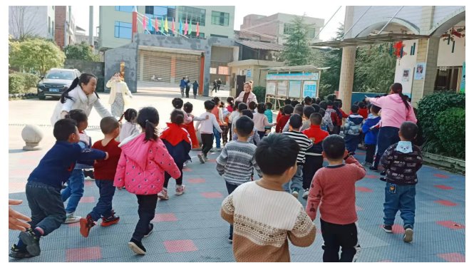 新寧縣回龍寺鎮(zhèn)中間幼兒園開(kāi)展防暴練習(xí)運(yùn)動(dòng)